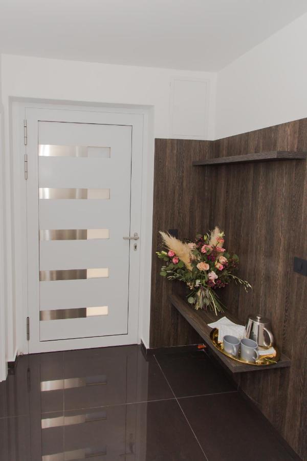 Tribalj Alexandra Apartments מראה חיצוני תמונה